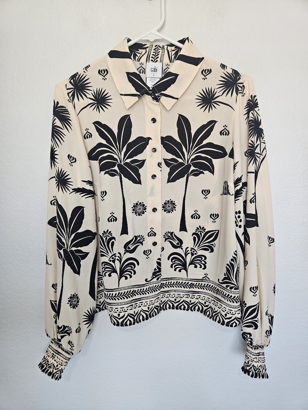 NWOT Cabi | Marrakesh Button Down Top In Black Cream Tropical Palms Women Small - Picture 2 of 6
